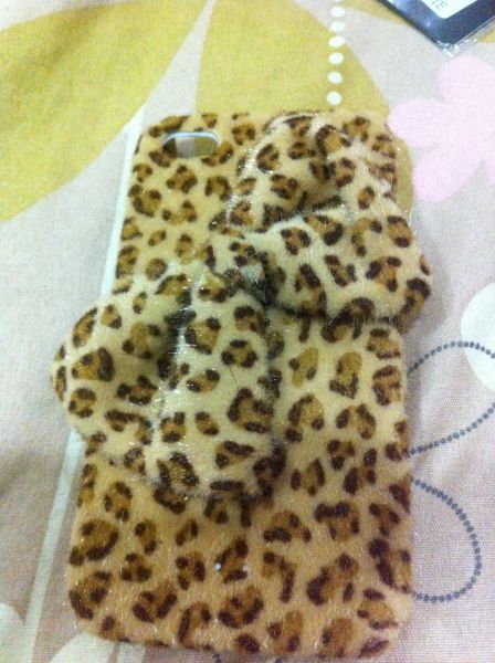 Capa Pelucia Lacinho Iphone 4/4S Marrom